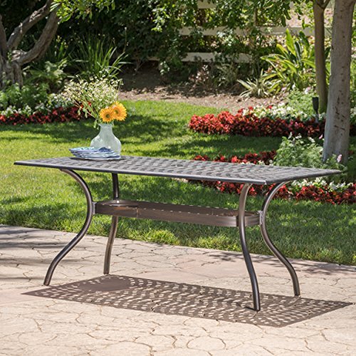 Best Outdoor Dining in Austin: Top Stylish Patio Sets for Your Backyard 3 tylish outdoor dining set in Austin backyard