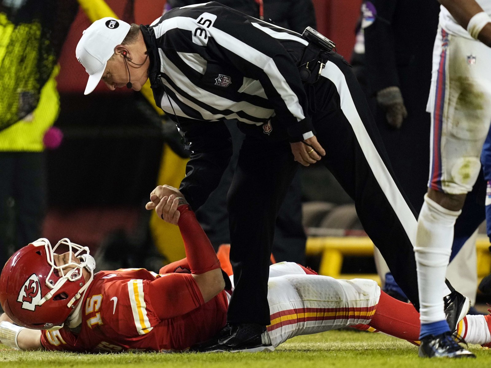 fans called out referees for making chiefs win over broncos scaled