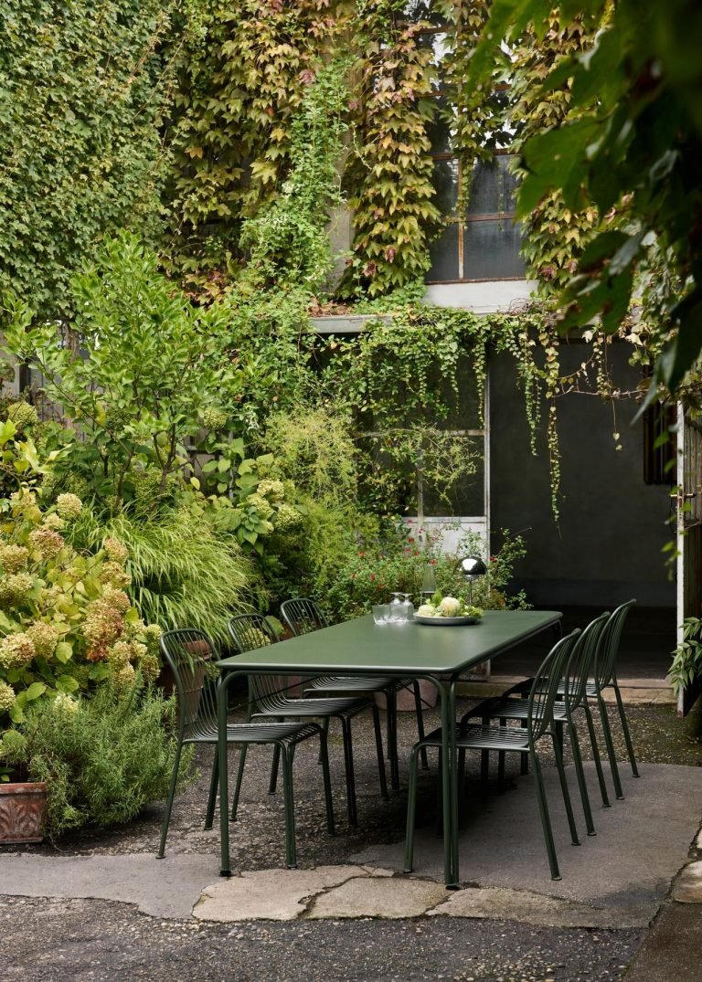 Green Outdoor Dining Table: Stylish Comfort for Your Patio 13 green outdoor dining table