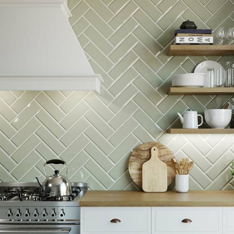 How to Apply Kitchen Wall Tiles: Easy Steps for a Stunning Upgrade 19 Applying adhesive before setting kitchen wall tiles