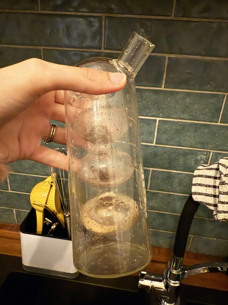 How to Clean Glassware With Vinegar: Easy, Streak-Free Shine Tips 1 how to clean glassware with vinegar