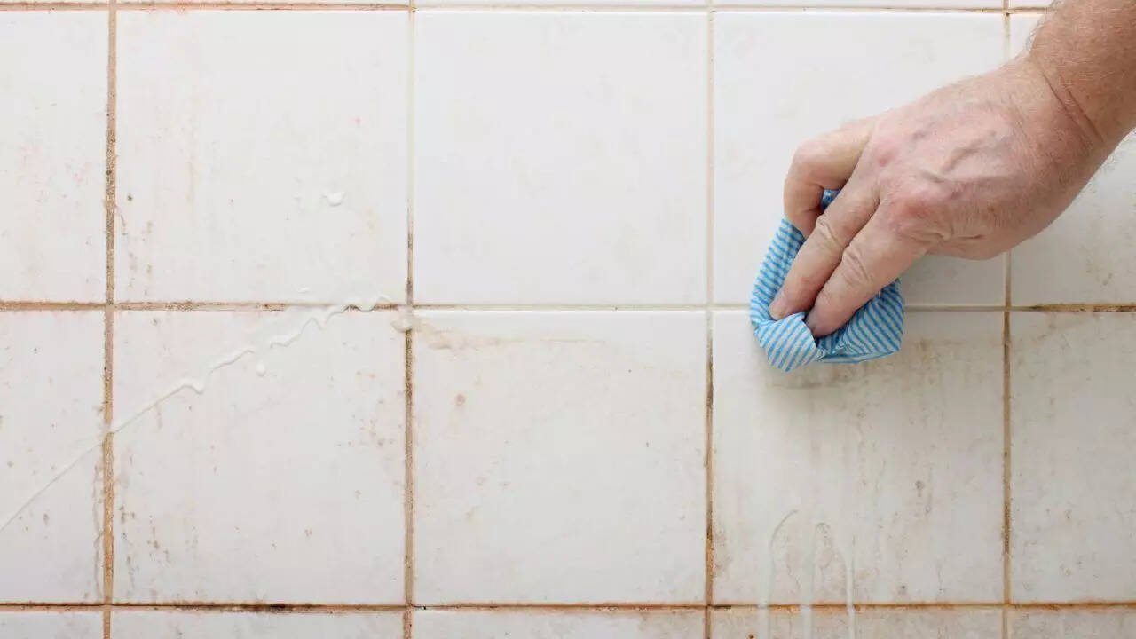 how to clean greasy kitchen wall tiles
