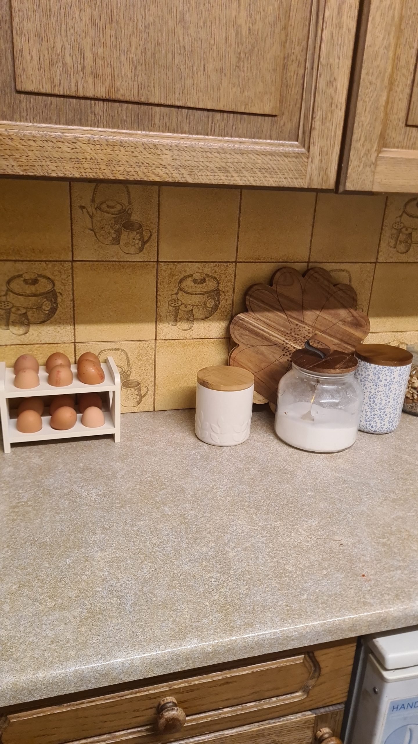 Modern kitchen wall makeover hiding old ceramic tiles