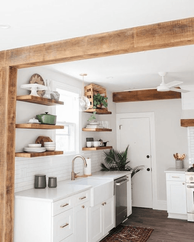 How to Decorate Small Kitchen Walls: Creative Ideas to Maximize Space 13 Small kitchen wall decorated with hanging utensils and racks