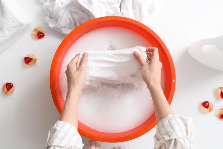 How to Get Red Wax Out of White Tablecloth: Easy Stain Removal Tips 17 how to get red wax out of white tablecloth