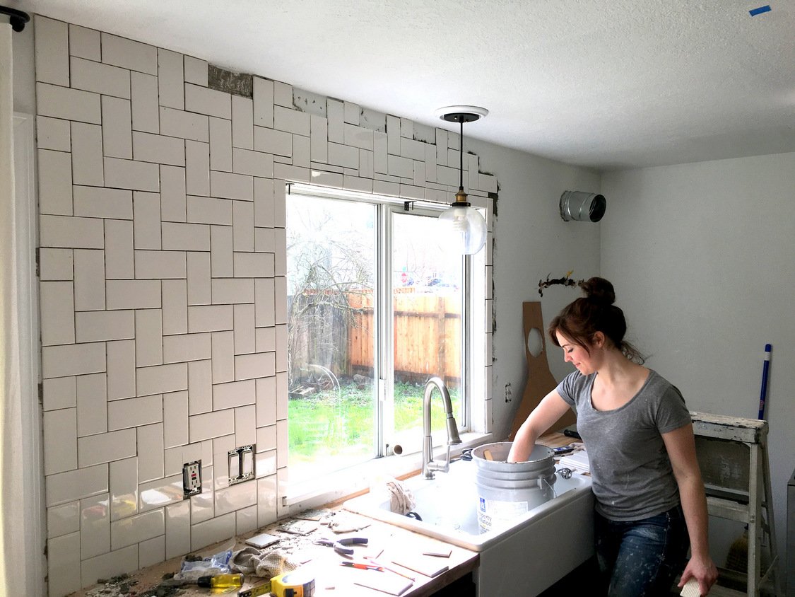 how to lay wall tiles in kitchen