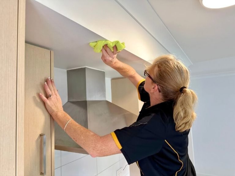 How to Remove Grease Stains from Painted Kitchen Walls: Easy Tips 11 how to remove grease stains from painted kitchen walls