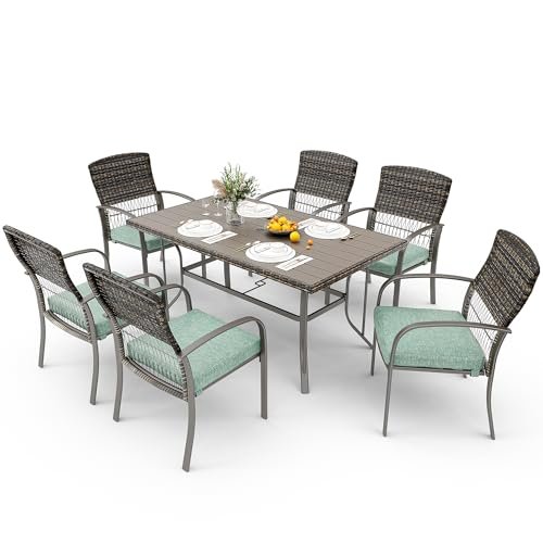 Outdoor Dining in Green Bay: Top Patio Sets for Stylish Backyard Meals 7 Stylish outdoor dining set in a Green Bay backyard