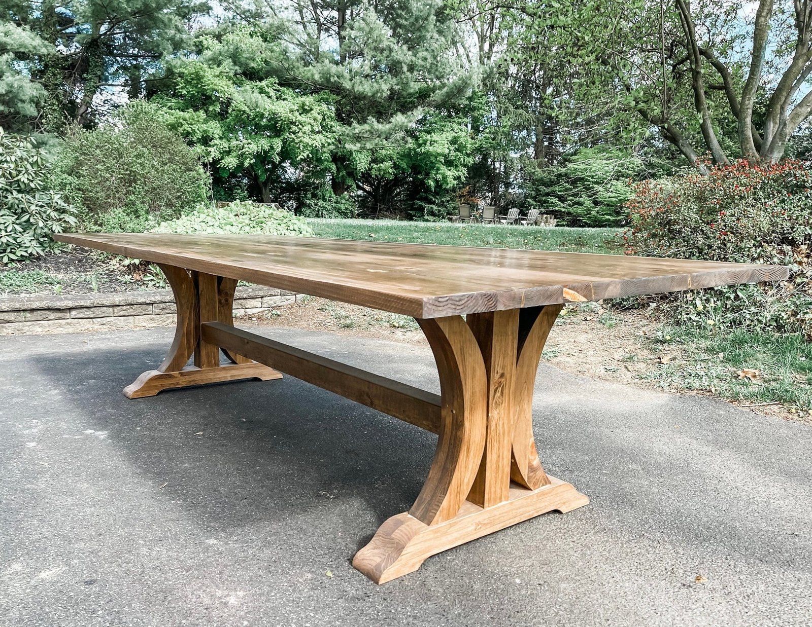 outdoor farmhouse dining table