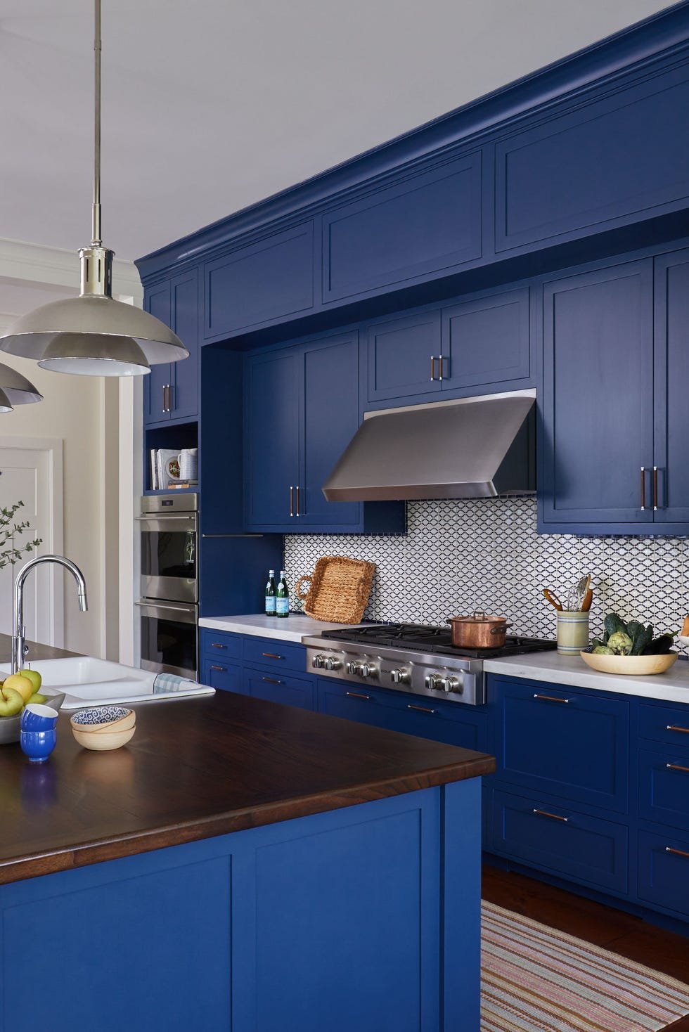 what color walls go with blue kitchen cabinets