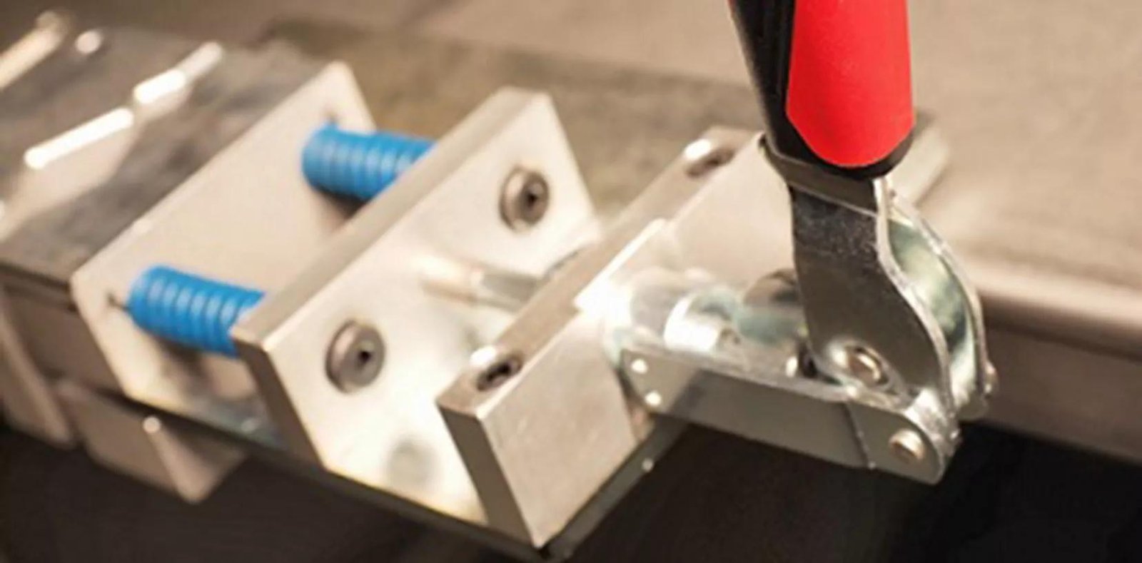 which workholding tool is used on bar machines