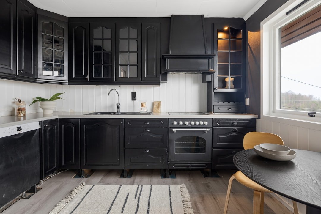 Black Kitchen Units What Colour Walls Stunning Combinations Revealed