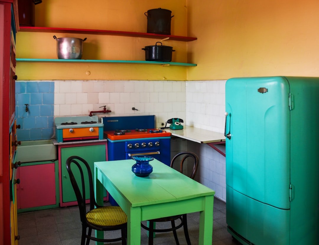Dark Kitchen Cabinets What Color Walls Stunning Color Combos Revealed