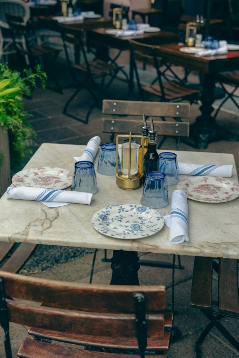 Decorate Outdoor Dining Table: Stunning Ideas for Perfect Al Fresco Meals 1 Decorate Outdoor Dining Table Stunning Ideas for Perfect Al Fresco Meals