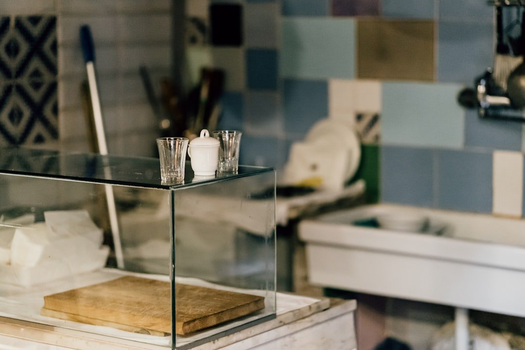 How to Decorate Glass Cabinets in Kitchen Stunning Style Ideas