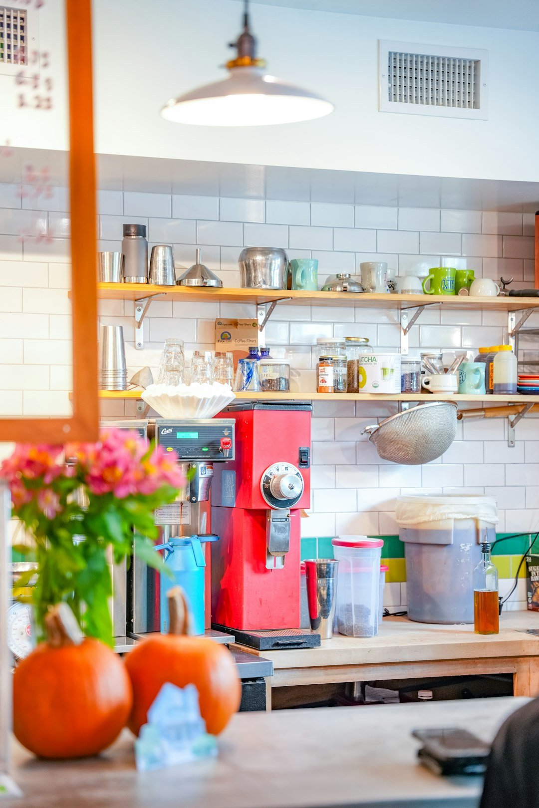 How to Decorate Kitchen Counters Without Clutter Stylish Tips