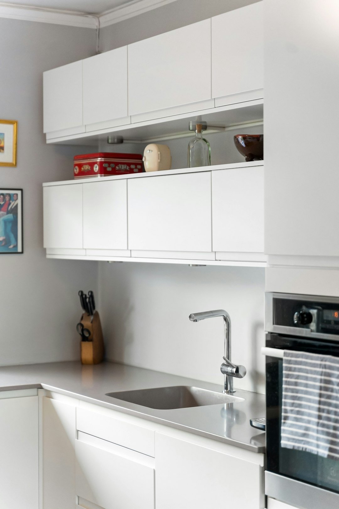 How to Put Up Kitchen Wall Cabinets Easy Steps for a Perfect Fit