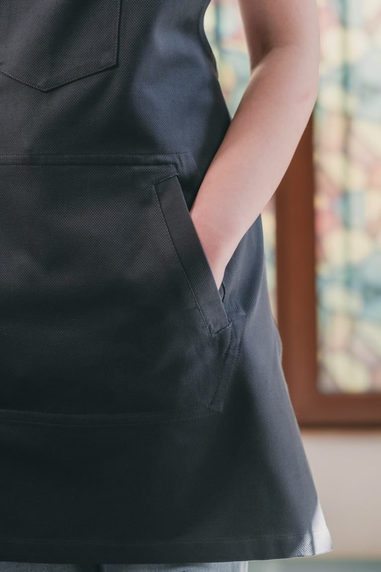 How to Put an Apron on: Easy Steps for a Perfect Fit Every Time 19 How to Put an Apron on Easy Steps for a Perfect Fit Every Time