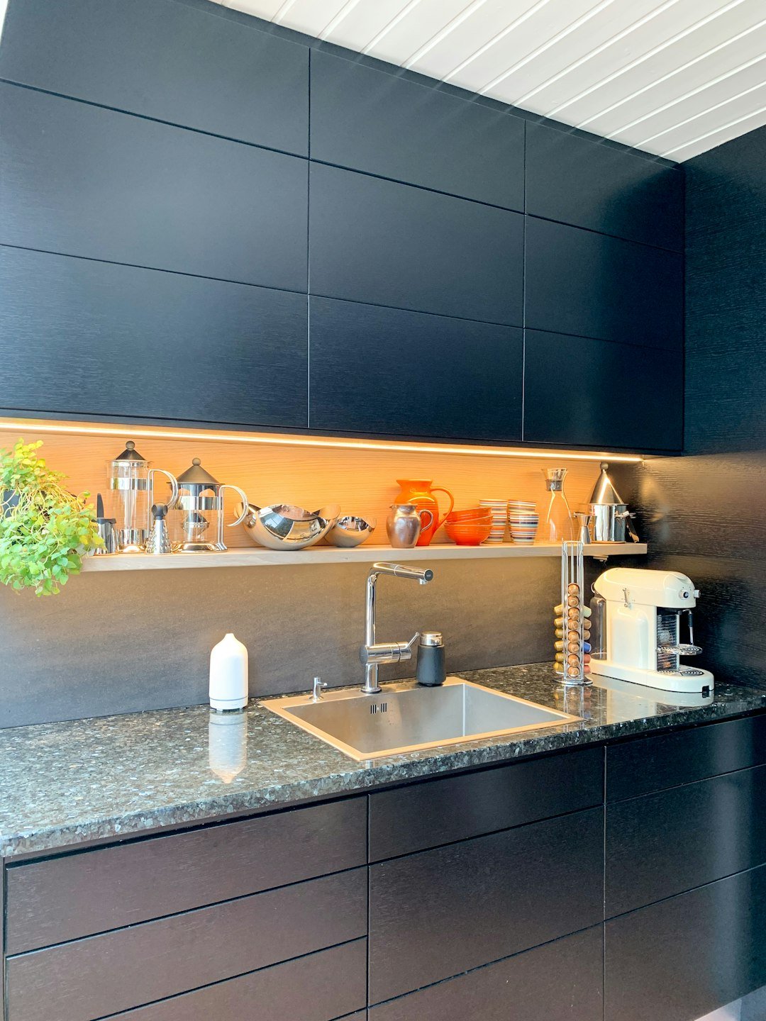 Kitchen With Black Cabinets What Color Walls Stunning Color Ideas