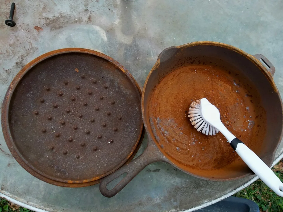 cast iron camping cookware