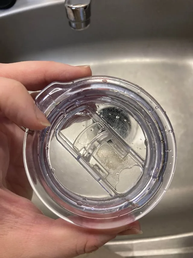 clean travel mug lid