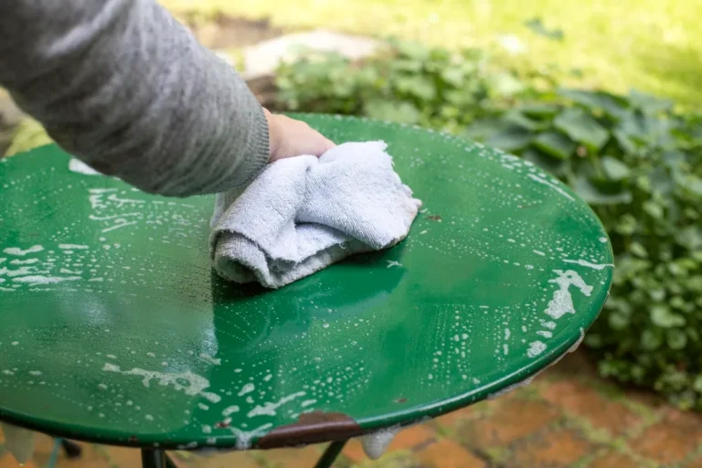 how to clean outdoor tableware