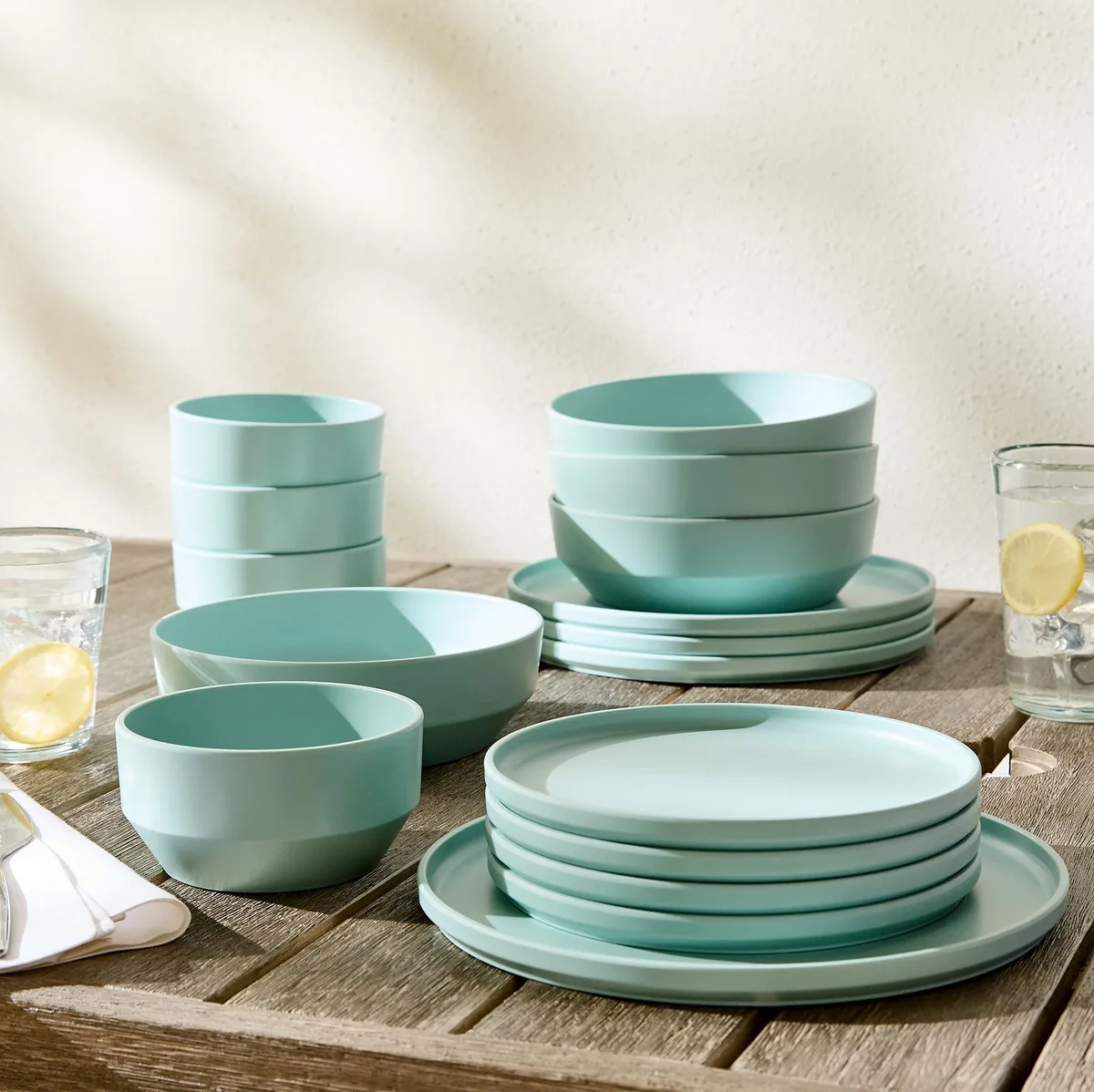 how to use outdoor dinnerware