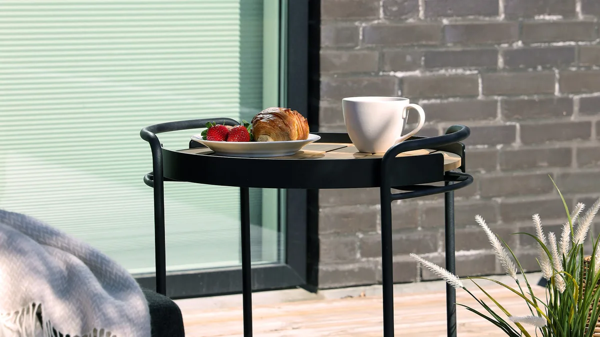 Outdoor Serving Tray: 7 Features You Need to Know 2 outdoor serving tray features to look for