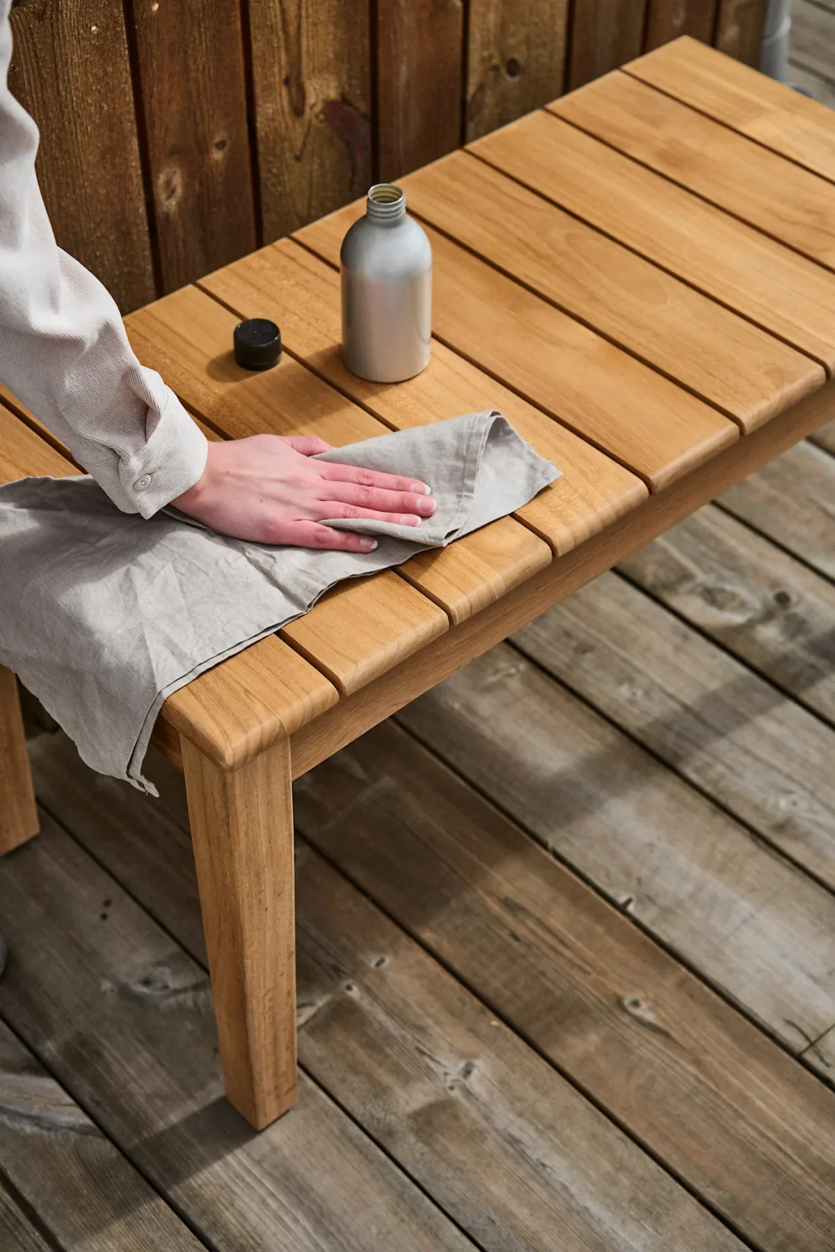 teak outdoor furniture oiling